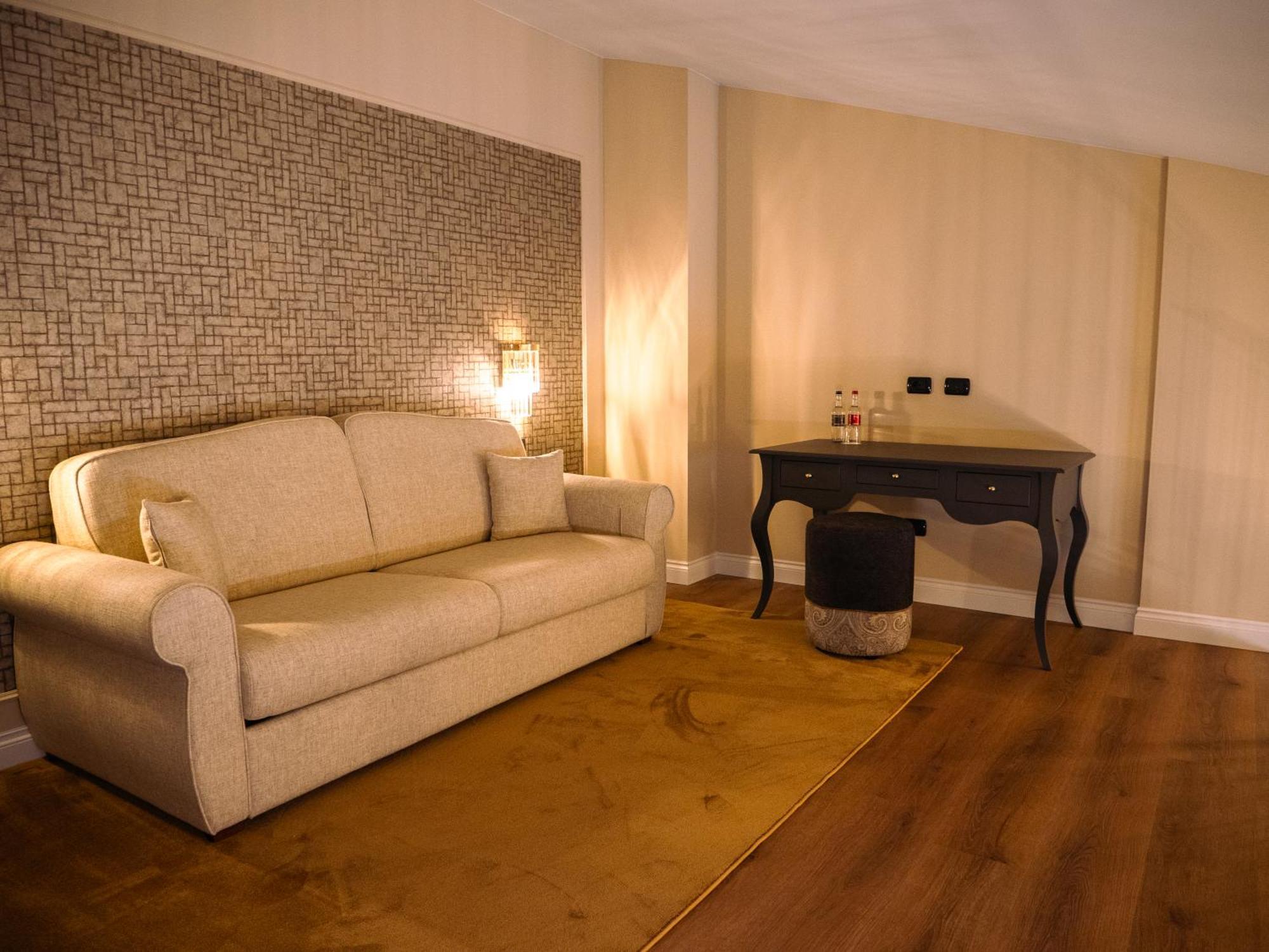 Junior Suite,1605367662:JPEG